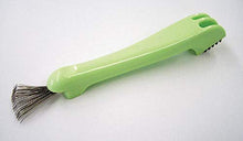 Load image into Gallery viewer, Clover Felting Needle Claw And Mat Cleaner