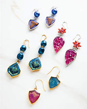 Load image into Gallery viewer, Learn to Make Amazing Resin & Epoxy Clay Jewelry: Basic Step-by-Step Projects for Beginners (Fox Chapel Publishing) Comprehensive Guide with 26 Projects for DIY Necklaces, Bracelets, Earrings, & More