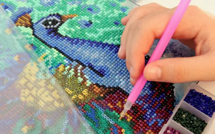 Diamond Painting: A Beginner’s Tutorial With Sparkling Tips